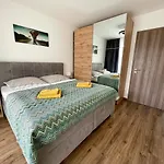 Albere Modern - Old Town, King Bed & Balcony Appartamento