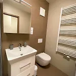 Albere Modern - Old Town, King Bed & Balcony