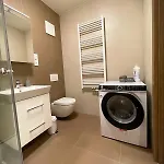 Albere Modern - Old Town, King Bed & Balcony *