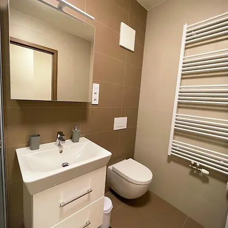 Apartmán Albere Modern - Old Town, King Bed & Balcony
