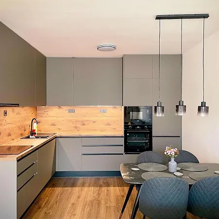 Апартаменти Albere Modern - Old Town, King Bed & Balcony