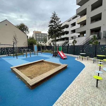 Albere Modern - Old Town, King Bed & Balcony