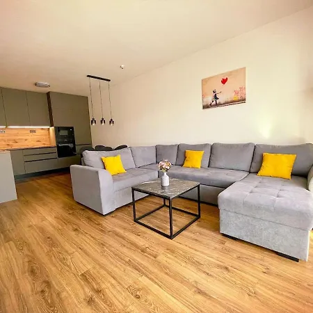 Apartmán Albere Modern - Old Town, King Bed & Balcony *