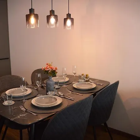Apartmán Albere Modern - Old Town, King Bed & Balcony *