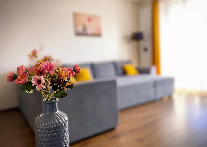 Albere Modern - Old Town, King Bed & Balcony