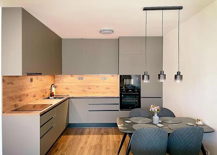 Apartment Albere Modern - Old Town, King Bed & Balcony