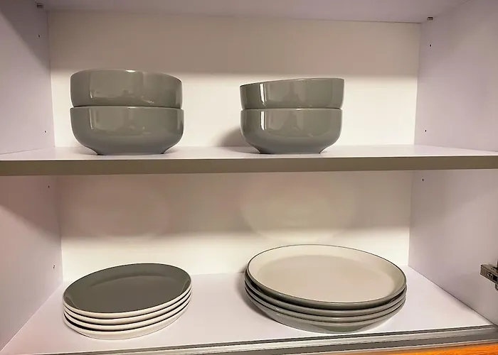 Albere Modern - Old Town, King Bed & Balcony Apartment