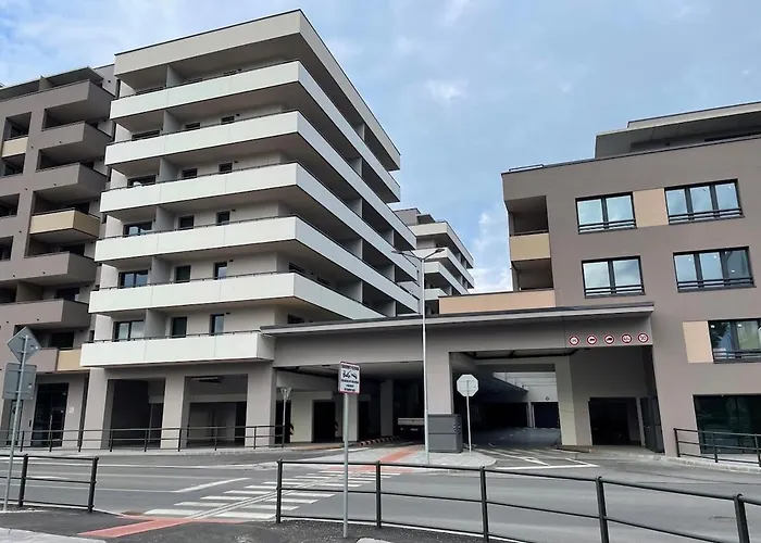 Appartamento Albere Modern - Old Town, King Bed & Balcony *