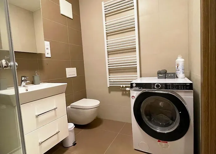 Albere Modern - Old Town, King Bed & Balcony *