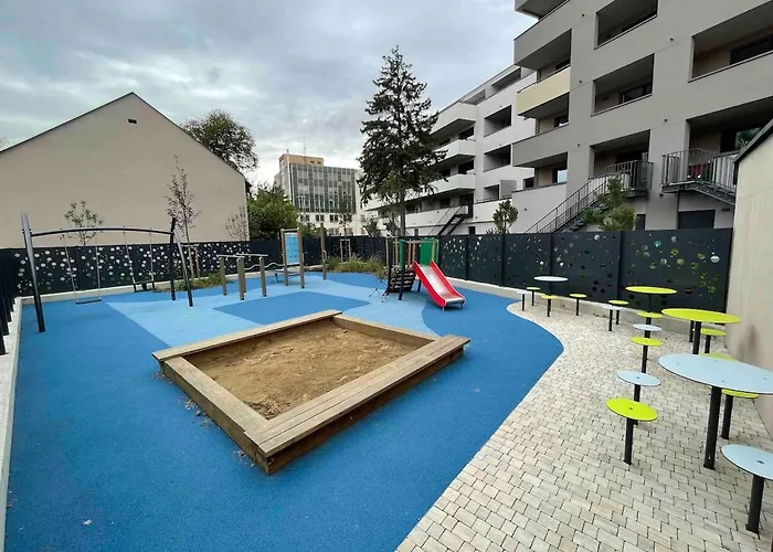 Albere Modern - Old Town, King Bed & Balcony