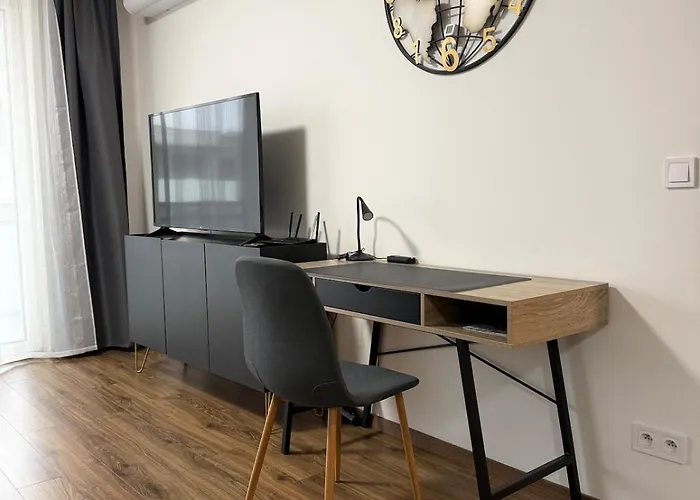 Albere Modern - Old Town, King Bed & Balcony