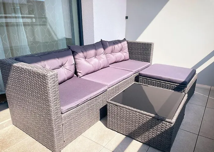 Albere Modern - Old Town, King Bed & Balcony Apartmán *