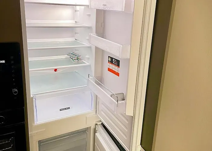 Albere Modern - Old Town, King Bed & Balcony