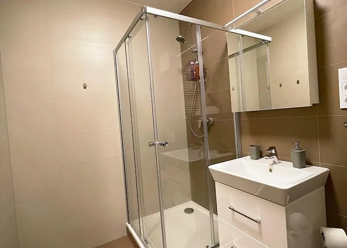 Albere Modern - Old Town, King Bed & Balcony